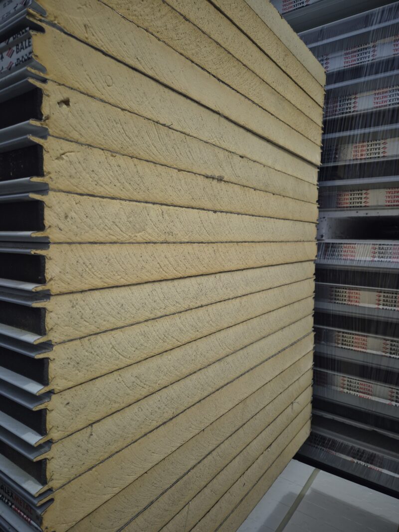 KINGSPAN OD RĘKI Płyty Warstwowe PIR ścienne 100mm RAL9007 i 7016 PROMOCJA - obrazek 2