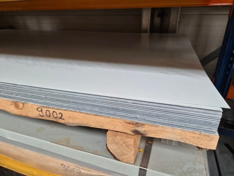 Blacha płaska biała 9002 POŁ OD RĘKI NA MAGAZYNIE arkusze 1240x2000mm obróbkowa - obrazek 2