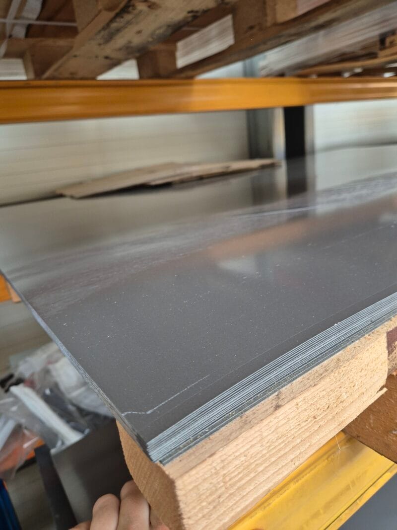 Blacha płaska 9007 POŁ OD RĘKI NA MAGAZYNIE arkusze 1240x2000mm obróbkowa - obrazek 2